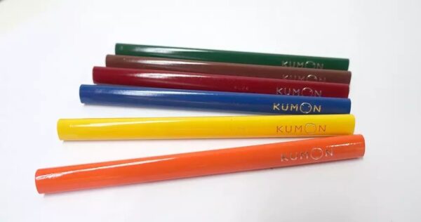 KUMON - 兒童三角杆 木顏色筆 (6色入)｜日本製造｜矯正握筆｜粗杆彩色筆 - Image 7