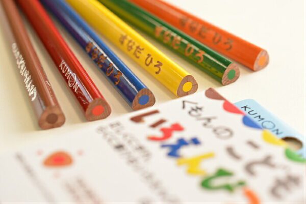 KUMON - 兒童三角杆 木顏色筆 (6色入)｜日本製造｜矯正握筆｜粗杆彩色筆 - Image 8