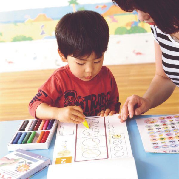 KUMON - 兒童三角杆 蠟筆 8cm (14色入)｜矯正握筆｜粗杆彩色筆 - Image 5