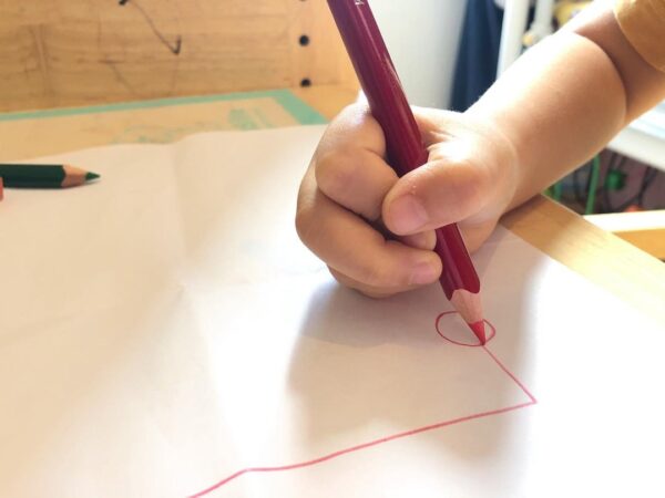 KUMON - 兒童三角杆 木顏色筆 (6色入)｜日本製造｜矯正握筆｜粗杆彩色筆 - Image 10