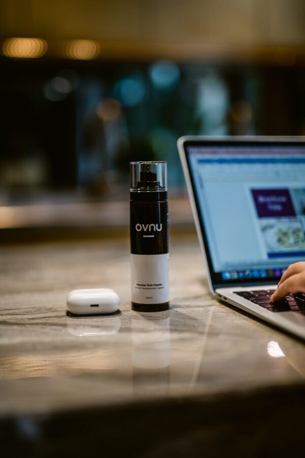 OVNU -電子專用便攜消毒噴霧套裝｜消毒清潔噴霧（100ml）＋ 專用抗菌毛巾（2條） - Image 9