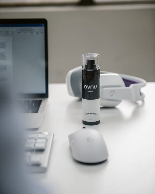 OVNU -電子專用便攜消毒噴霧套裝｜消毒清潔噴霧（100ml）＋ 專用抗菌毛巾（2條） - Image 11